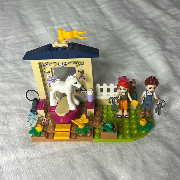 Lego Friends 41696 Pony Washing Stable - Picture 2 of 4